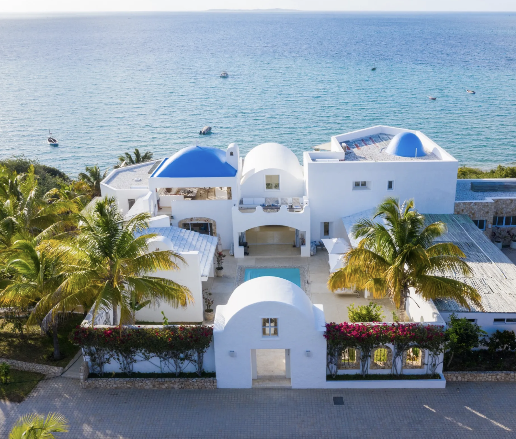 Mozambique beachfront holiday hotel